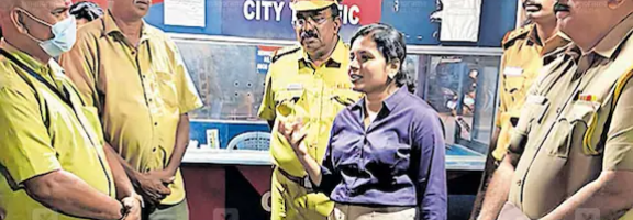 യുവതി വിളിച്ചു; ഓട്ടോക്കാർ പെട്ടു, കലക്ടറാണെന്നറിയാതെ..