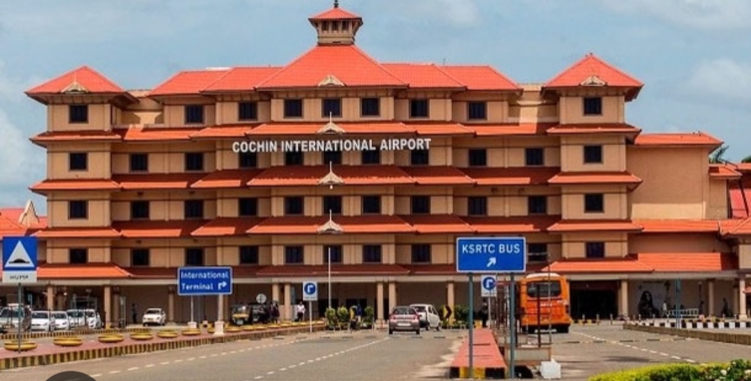 വിമാനയാത്രയ്ക്കിടെ മലയാളി യുവതിയെ കടന്നു പിടിച്ചു; 62 കാരൻ പിടിയിൽ