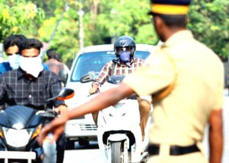 ഹെല്‍മറ്റ് ധരിക്കാതെ ഇരുചക്ര വാഹന യാത്ര: ഒരാഴ്ചയ്ക്കുള്ളിൽ ഈടാക്കിയത് 2,55,97,600 രൂപ പിഴ