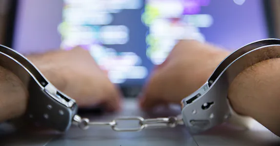 ‘വൻ ലാഭം തരാം, ഓൺലൈൻ ഓഹരി ഇടപാട് നടത്താം’; പ്രവാസി വയോധികനെ കബളിപ്പിച്ച് തട്ടിയെടുത്തത് 8.8 കോടി രൂപ