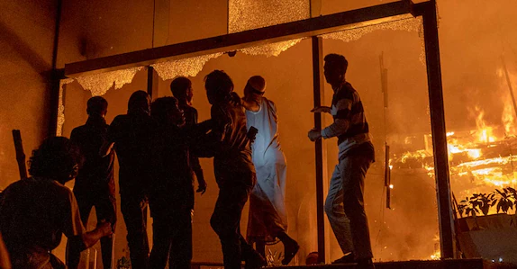 ബിസിനസുകാരനെ തീ കൊളുത്തി കൊലപ്പെടുത്താൻ ശ്രമം; രക്ഷപ്പെട്ടത് കുളത്തിൽ ചാടി