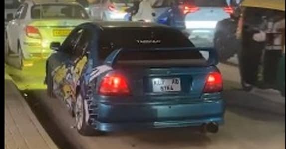 ‘തീ തുപ്പും’ കാറുമായി റോഡിൽ പാഞ്ഞു; വലിയ വില നൽകേണ്ടി വരുമെന്ന് പൊലീസ്, മലയാളി വിദ്യാർഥിക്ക് 1.11 ലക്ഷംരൂപ പിഴ