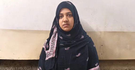 കിടക്കയിൽ മൂത്രമൊഴിച്ചു; 5 വയസ്സുകാരിയുടെ സ്വകാര്യ ഭാഗത്ത് ചട്ടുകം ചൂടാക്കി പൊള്ളിച്ചു, വളർത്തമ്മ അറസ്റ്റിൽ