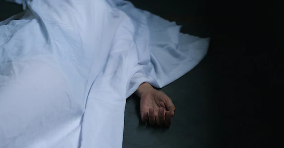 രാവിലെ വാതിൽ തുറന്നപ്പോൾ മകളുടെ മൃതദേഹം, ഞെട്ടി മാതാപിതാക്കൾ: വിവാഹം 9 മാസം മുൻപ്