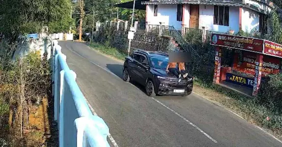 പെൺകുട്ടികളെ കാറിന്‍റെ ബോണറ്റിലിരുത്തി പിതാവിന്‍റെ അപകടയാത്ര; കേസെടുത്ത് പൊലീസ്
