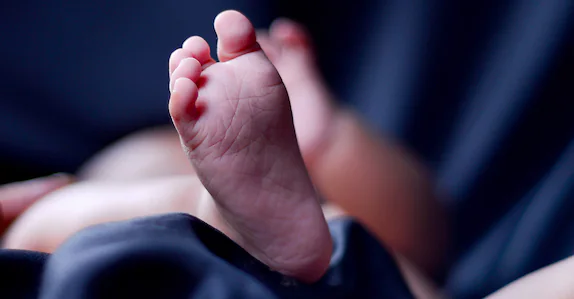 സാമ്പത്തിക പ്രതിസന്ധി മറികടക്കാൻ കുഞ്ഞിനെ ബലി നൽകാൻ നീക്കം; ദമ്പതികൾ അറസ്റ്റിൽ