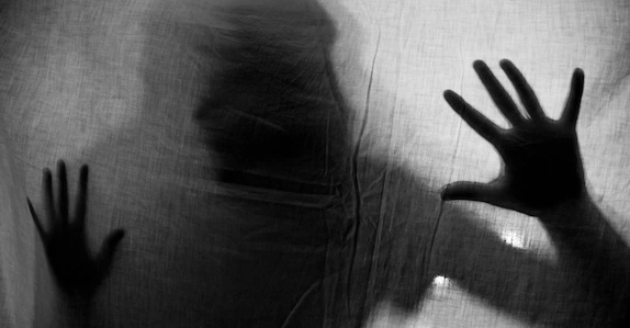 ഭർത്താവുമായി പിണങ്ങി ഇറങ്ങിയ 35കാരിയെ ഓട്ടോയിൽ കൊണ്ടുപോയി പീഡിപ്പിച്ച് ദൃശ്യങ്ങൾ പ്രചരിപ്പിച്ചു; മൂന്ന് പേർ പിടിയിൽ