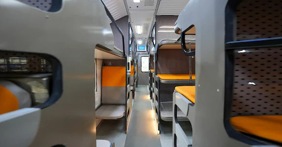 കേരളത്തിനും വന്ദേഭാരത് സ്ലീപ്പർ ട്രെയിൻ; മണിക്കൂറിൽ 180 കിലോമീറ്റർ വരെ വേഗം, 16 കോച്ചുകൾ