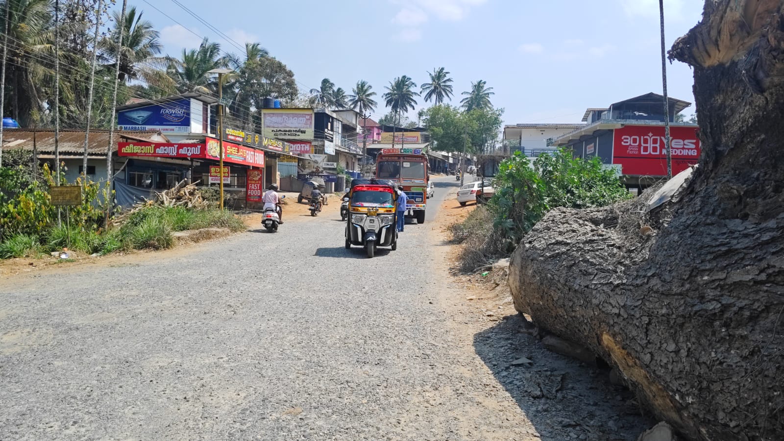 പുൽപ്പള്ളി താഴെയങ്ങാടി കലുങ്ക് ഇന്ന് വൈകുന്നേരം പൊളിക്കും. വാഹനങ്ങൾ ഒരു വരിയായി കടത്തിവിടും