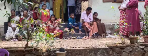 വിവാഹ പന്തലിനു പകരം വീട്ടുമുറ്റത്ത് ഒരുങ്ങിയത് മക്കളുടെ ചിത; ശ്രീനാഥിനും ശ്രീലക്ഷ്മിക്കും നാടിന്റെ യാത്രാമൊഴി