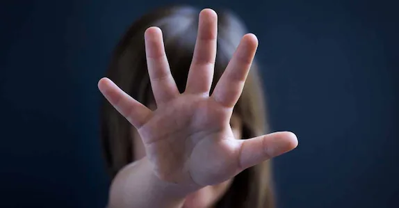 ഒമ്പത് വയസുകാരിയെ നിര്‍ബന്ധിച്ച് ഉമ്മ വെപ്പിച്ചു; പ്രതിക്ക് 14 വര്‍ഷം കഠിനതടവും പിഴയും ശിക്ഷ