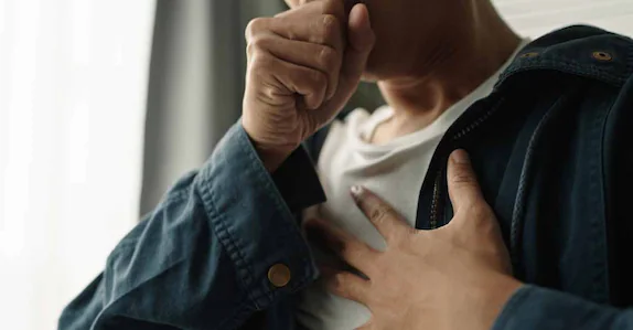 നാടെങ്ങും ചുമ: ചികിത്സിച്ചില്ലെങ്കിൽ ന്യുമോണിയ മുതൽ ആസ്മ വരെ വരാം