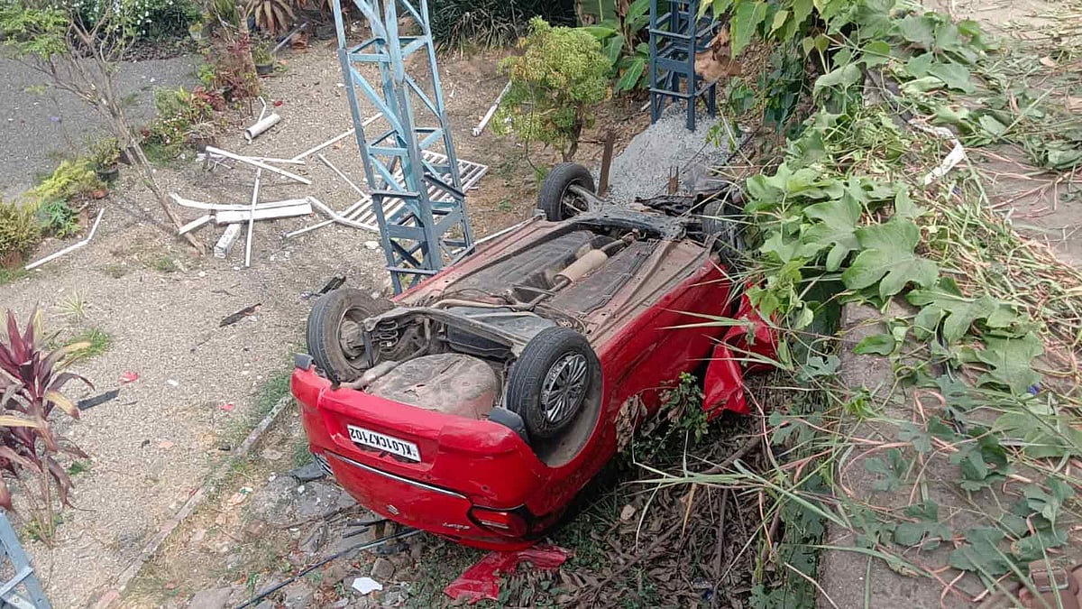 വീട്ടുകാരെ പൂട്ടിയിട്ട് രാത്രി കാറുമായി കറങ്ങാനിറങ്ങി; പതിനാലുകാരനും സുഹൃത്തും അപകടത്തില്‍പ്പെട്ടു