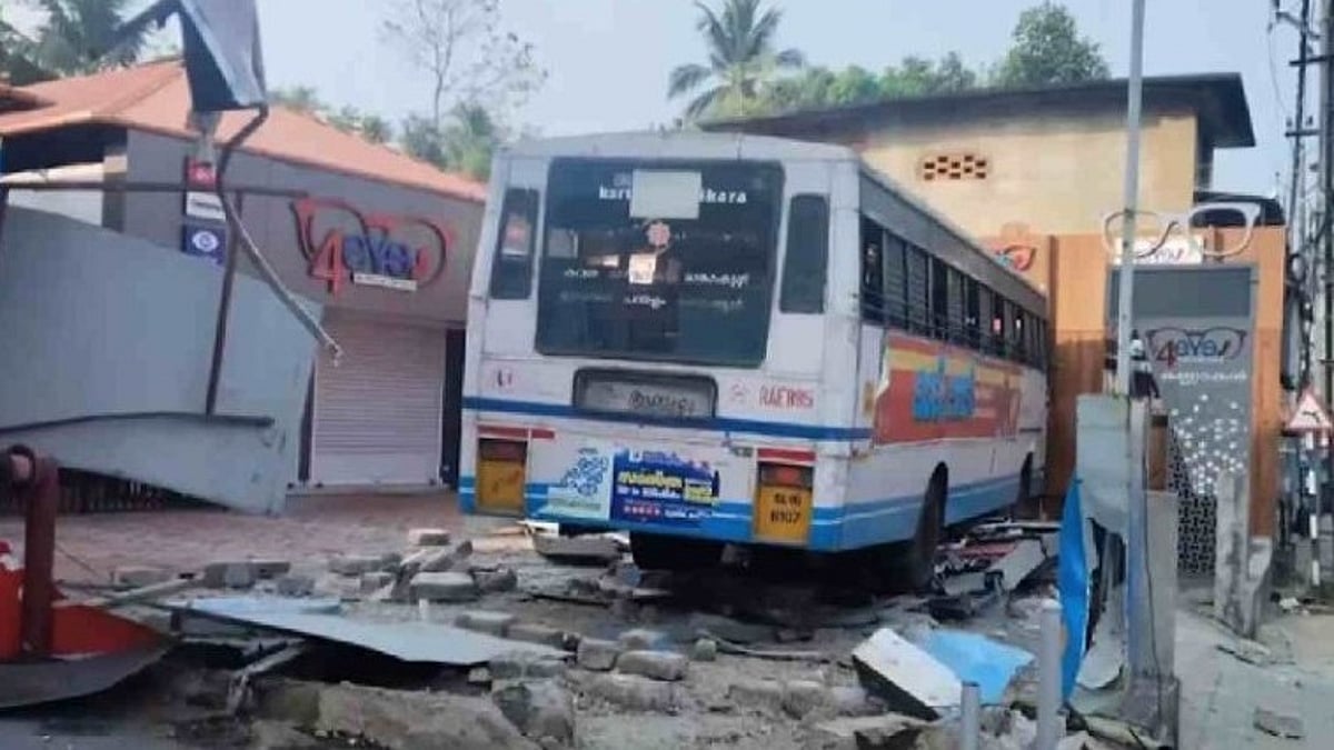 ഓടിക്കുന്നതിനിടെ ഹൃദയാഘാതം; ബസ് ഇടിച്ച് നിര്ത്തി യാത്രക്കാരെ രക്ഷിച്ച് കെഎസ്ആര്ടിസി ഡ്രൈവര്, പിന്നാലെ മരണം