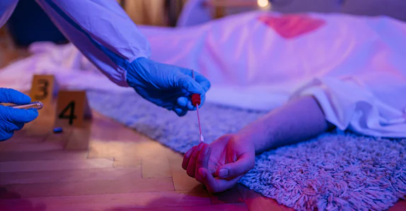 സ്‌കൂട്ടര്‍ പാര്‍ക്ക് ചെയ്യുന്നതിലെ തർക്കം; യുവതിയെ വെട്ടിപ്പരുക്കേൽപ്പിച്ച് അമ്മാവൻ, പ്രതിക്കായി തിരച്ചിൽ