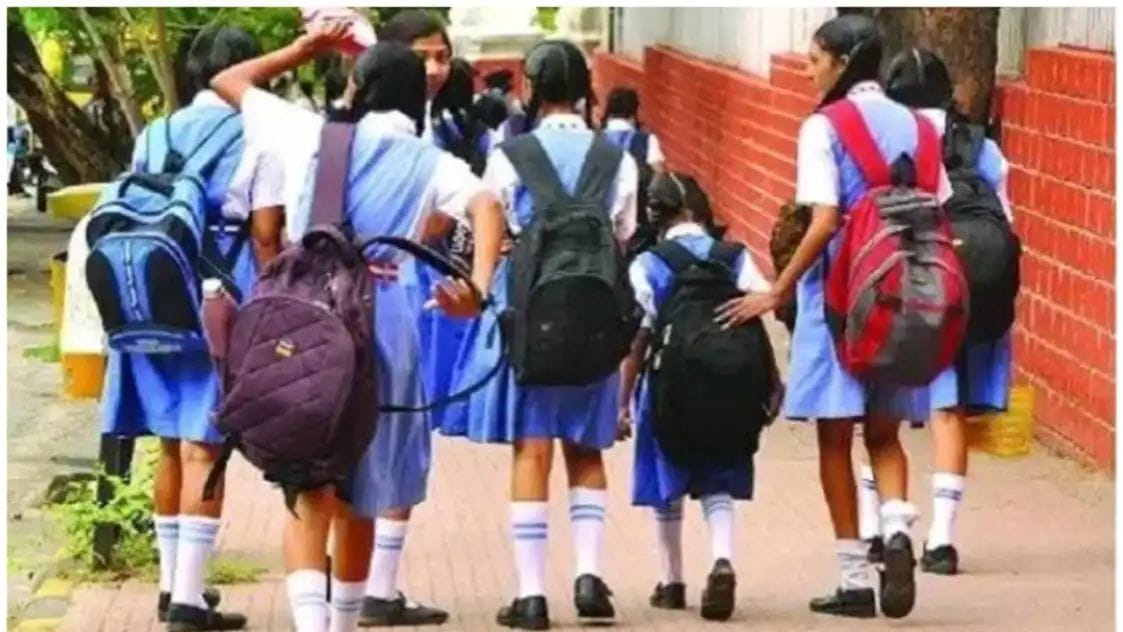 10 വര്‍ഷത്തെ പതിവ്, ജൂണ്‍ ഒന്നിന് മുമ്പേ പാഠപുസ്തകങ്ങളും യൂണിഫോമും റെഡി’; വിദ്യാഭ്യാസ മേഖലയില്‍ 5,000 കോടിയുടെ വികസനമെന്ന് മുഖ്യമന്ത്രി