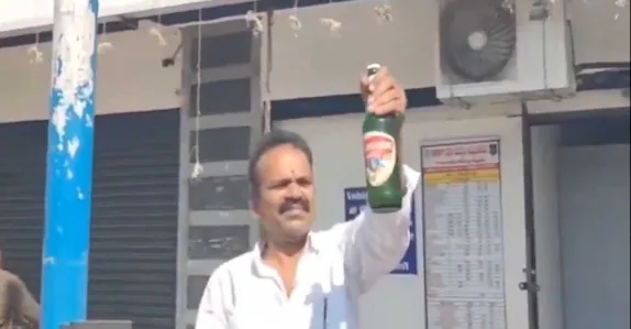 പൊട്ടിക്കാത്ത ബിയറിൽ ഓടിക്കളിച്ച് മീൻ; പരാതിയിൽ കൈ മലർത്തി ജീവനക്കാർ