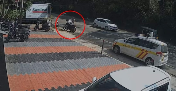 വാഹനപരിശോധനയ്ക്കിടെ മോട്ടര് വെഹിക്കിള് ഉദ്യോഗസ്ഥന് മര്ദിച്ചെന്ന് പരാതി