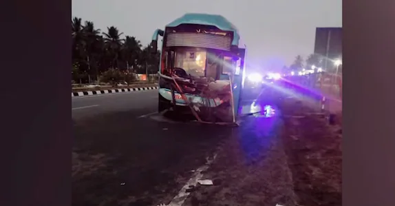 ബസ് ഡിവൈഡറിലേക്ക് ഇടിച്ചു കയറി, 4 മലയാളികൾ മരിച്ചു