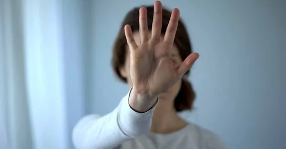 മാളിൽ വച്ച് പരിചയം; പ്രണയം നടിച്ച് പീഡനം, ബ്ലാക്ക്മെയിൽ: വിദ്യാർഥിനി ആത്മഹത്യയ്ക്ക് ശ്രമിച്ചു