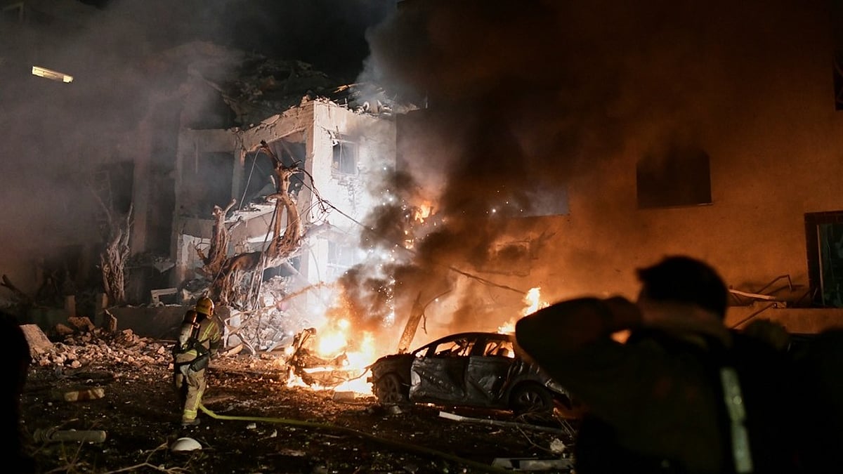 തിരിച്ചടി തുടര്‍ന്ന് ഇറാന്‍, സല്‍മാന്‍ തുറമുഖം ആക്രമിച്ചു; ഇറാന്റെ ബാലിസ്റ്റിക് മിസൈല്‍ ശേഖരം തകര്‍ത്തെന്ന് അമേരിക്ക