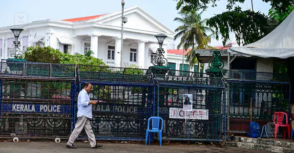 ഗൂഗിൾ മാപ്പ് വഴികാട്ടിയത് സെക്രട്ടേറിയറ്റിലേക്ക്; വാഹനമോടിച്ച് കയറ്റിയ 3 പേർ പിടിയില്