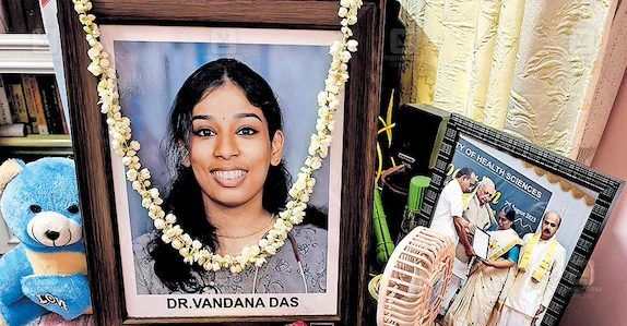 ‘വിവാഹവസ്ത്രത്തിന്റെ നിറം വരെ അവൾ തീരുമാനിച്ചിരുന്നു; മകൾക്ക് നീതി ലഭിച്ചില്ല’