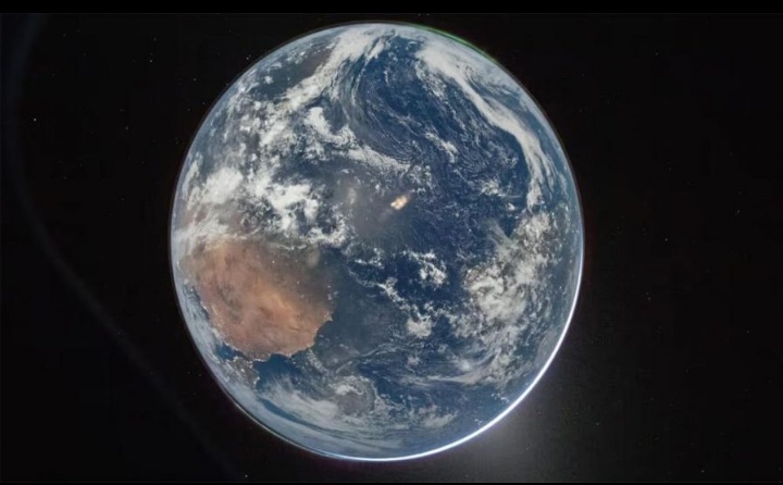 ഒറ്റ ഫ്രെയിമില്‍ ഭൂമി; 53 വര്‍ഷങ്ങള്‍ക്ക് ശേഷം മനുഷ്യ ദൗത്യത്തിനിടെ പകര്‍ത്തിയ ചിത്രം