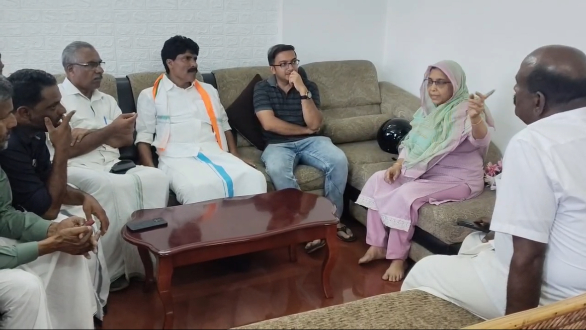 ‘കിട്ടാനുള്ളത് 32 ലക്ഷം രൂപ; ജീവിക്കാന്‍ വല്ലാതെ പാടുപെടുകയാണ്’:     ടി സിദ്ദിഖിന് മുമ്പില്‍ കുടുംബം നേരിട്ട പ്രതിസന്ധികള്‍ പറഞ്ഞ്  ബ്രഹ്‌മഗിരി തട്ടിപ്പിനിരയായ ഫൗസിയ ബാനു