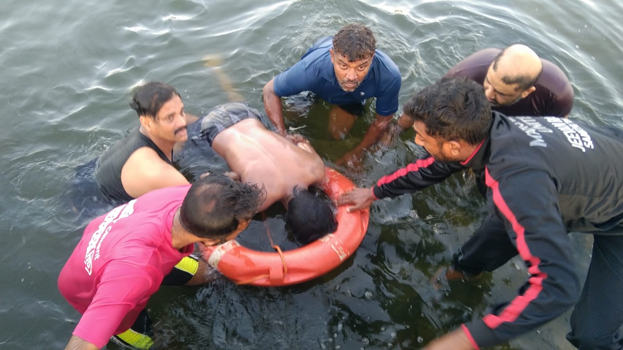 เดฎเตเดธเตเดฐเตเดตเดฟเตฝ เดตเตเดณเตเดณเดเตเดเตเดเตเดเดฟเตฝ เดเดพเดฃเดพเดคเดพเดฏ เดตเดฟเดฆเตเดฏเดพเตผเดคเตเดฅเดฟเดฏเตเดเต เดฎเตเดคเดฆเตเดนเด เดเดฃเตเดเตเดคเตเดคเดฟ