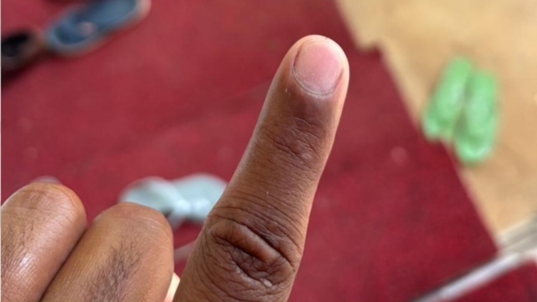 വോട്ട് രേഖപ്പെടുത്തിയ ശേഷം കൈ കഴുകിയപ്പോൾ മഷി അടയാളം മാഞ്ഞു പോയതായി പരാതി