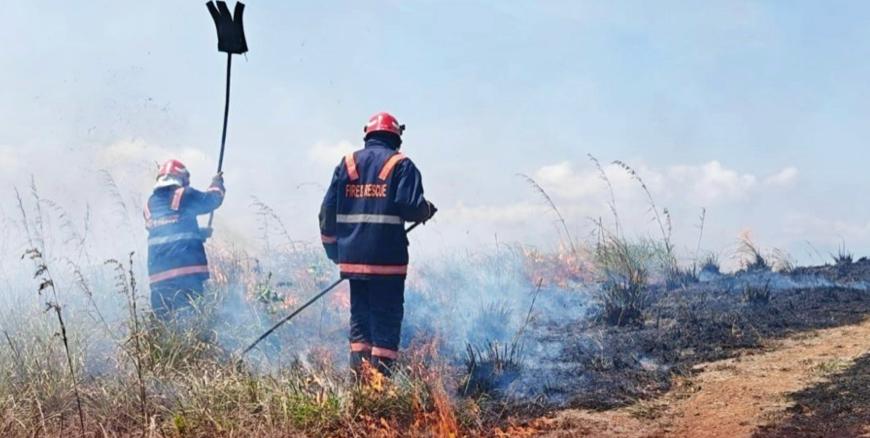 മുനീശ്വരം കുന്നിന് സമീപം തീപിടുത്തം