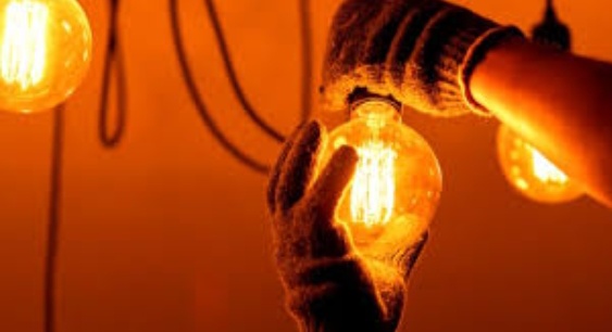 വൈദ്യുതി ബില്ല് കണ്ട് പേടിക്കേണ്ട; ഈ എഐ ടൂൾസ് കൂടെയുണ്ടെങ്കിൽ ലാഭിക്കാം പണവും ഊർജ്ജവും