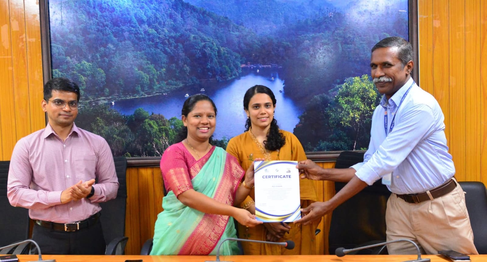 സ്വീപ് അംഗങ്ങൾക്ക് സർട്ടിഫിക്കറ്റ് വിതരണം ചെയ്തു 