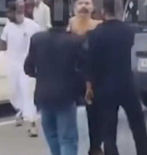 പെൺകുട്ടിയെ കാമുകനൊപ്പം വിട്ട് കോടതി; നടുറോഡിൽ തമ്മിലടിച്ച് ബന്ധുക്കളും കാമുകന്റെ സുഹൃത്തുക്കളും