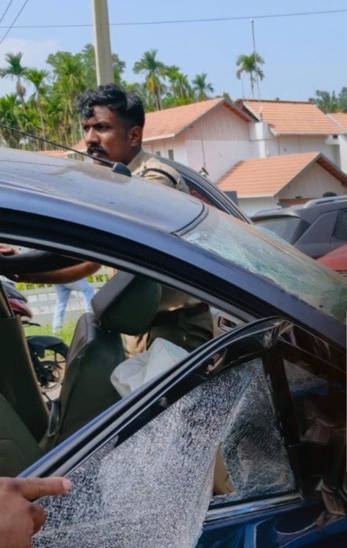 ബത്തേരിയില്‍ സ്വകാര്യബസും കാറും കൂട്ടിയിടിച്ച് അപകടം: നിരവധി പേര്‍ക്ക് പരിക്ക്