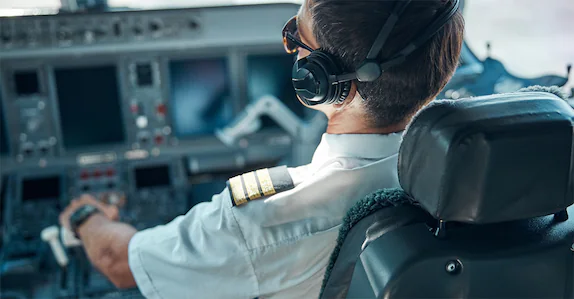 എയർ ഇന്ത്യ പൈലറ്റിന്റെ കൈവശം കഞ്ചാവ്: ഇന്ത്യയിലേക്ക് തിരിച്ചയച്ച് യുഎസ്