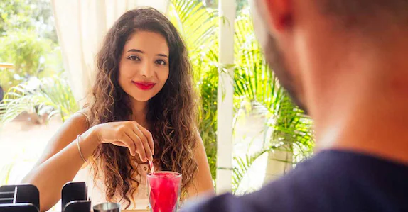 യുവതിയുമായി 40 മിനിറ്റ് ഡേറ്റിങ്ങിന് 18,000 രൂപ! പ്രണയം തേടിയിറങ്ങുന്നവരെ ‘ടെക്വില കെണി’യിൽ വീഴ്ത്തി കഫേകൾ