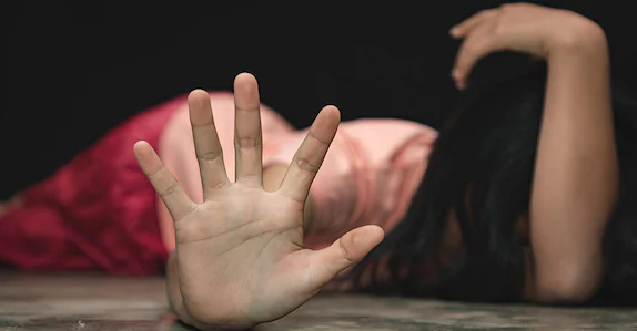 വാഹനാപകടത്തിൽ യുവതിയ്ക്ക് പരുക്കേറ്റു; ശാരീരികമായി ഉപദ്രവിച്ച് വ്യാപാരി, കേസ്