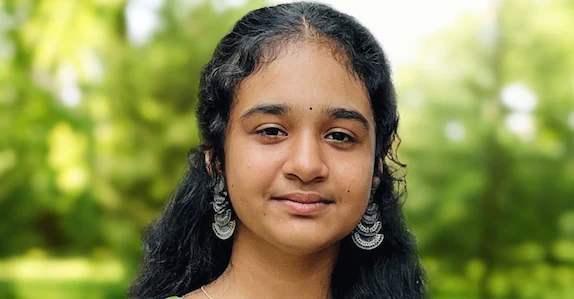 കുട്ടി ബാരിക്കേഡിന് അപ്പുറത്തേക്ക് ഇറങ്ങി; വഴക്കു പറഞ്ഞ് തിരിച്ചു കയറ്റിയെന്ന് ബന്ധു: ശ്രീനന്ദയ്ക്ക് യാത്രാമൊഴി