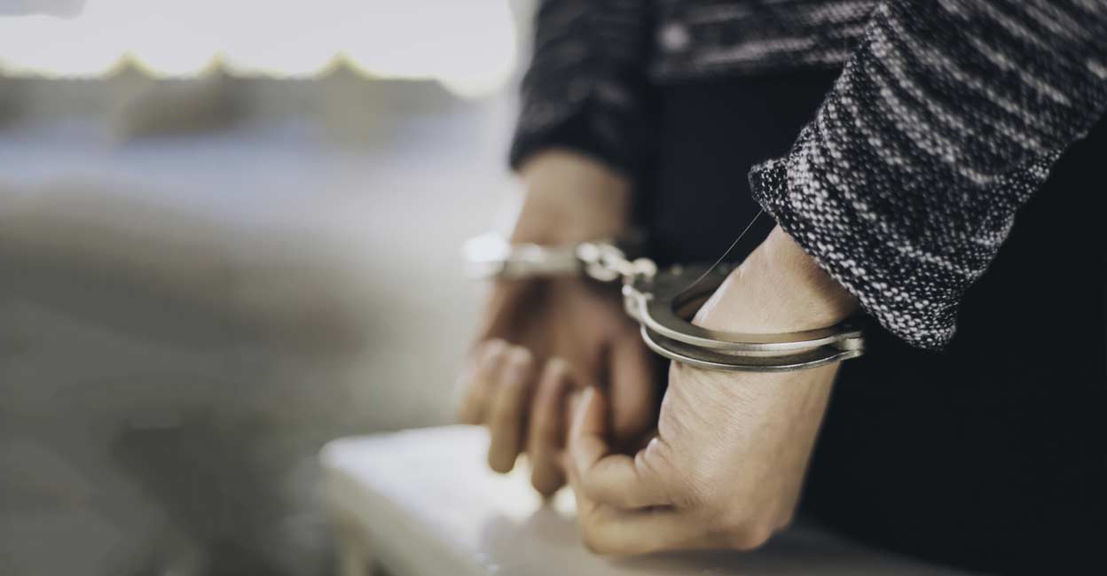 ഭർത്താവിന്റെ സഹപ്രവർത്തകയെ കൊലപ്പെടുത്തി; ഓഫിസിൽ ചാക്കിൽ കെട്ടിവച്ചു, യുവതി അറസ്റ്റിൽ