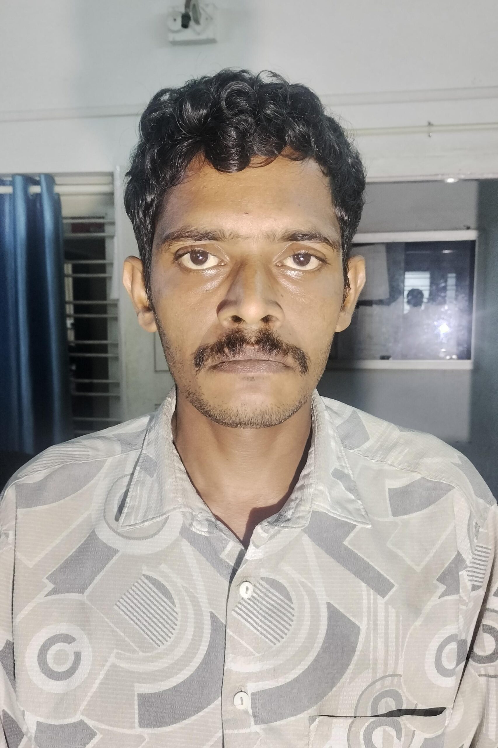 നിർത്തിയിട്ട ഗുഡ്സ് ഓട്ടോറിക്ഷയിൽ നിന്നും ബാറ്ററി മോഷ്ടിച്ചയാൾ പിടിയിൽ