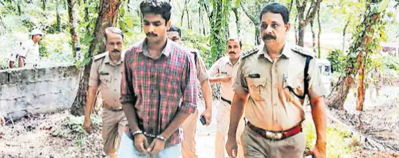 അമ്മയെ കഴുത്തറുത്ത് കൊന്ന കേസ്: അച്ഛനെയും കൊലപ്പെടുത്താൻ കാത്തിരുന്നെങ്കിലും സാധിച്ചില്ലെന്ന് ക്രിസ്റ്റി