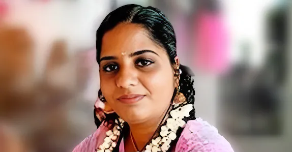 നീങ്ങിത്തുടങ്ങിയ ട്രെയിനിൽ കയറാൻ ശ്രമം: പിടിവിട്ട് വീണു, യുവതിക്ക് ദാരുണാന്ത്യം