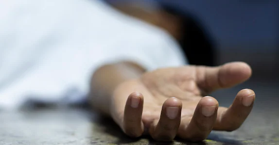 ഫ്ലാറ്റിൽ നിന്ന് വീണ് 25 വയസ്സുകാരിയായ ഗർഭിണിക്ക് ദാരുണാന്ത്യം; സ്ത്രീധന പീഡനം ആരോപിച്ച് കുടുംബം