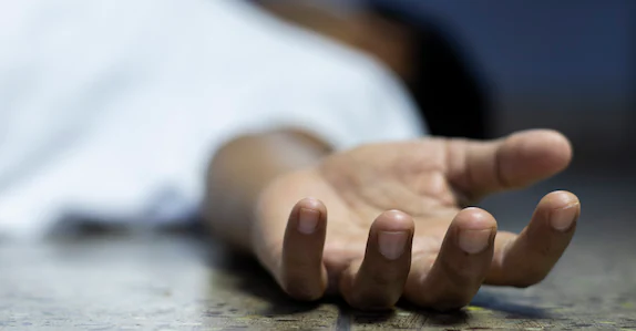 ആംബുലന്‍സില്‍ നിന്നിറങ്ങിയോടി ഓടയില്‍ ചാടി; യുവാവിന് ദാരുണാന്ത്യം