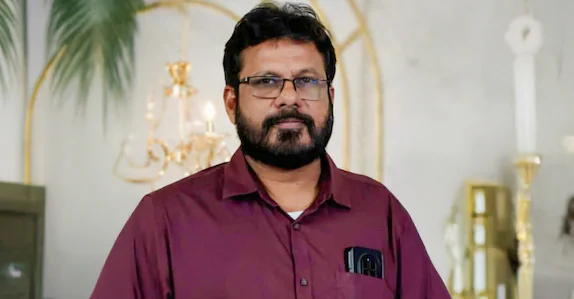 കാട് വെട്ടിത്തെളിക്കുന്നതിനിടെ ആക്രമണം; സ്കൂൾ അധ്യാപകൻ കടന്നൽ കുത്തേറ്റ് മരിച്ചു
